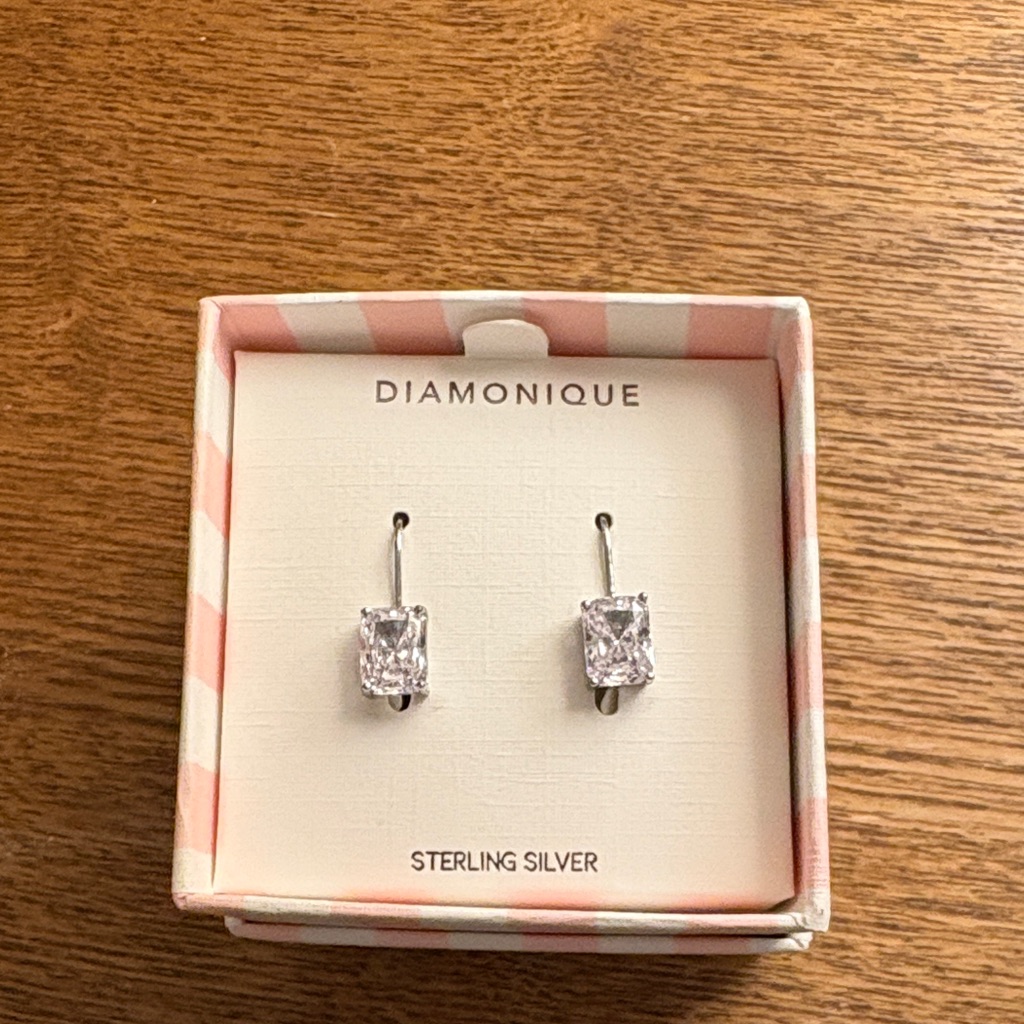 Diamonique Silver Sparkling Earrings 26$